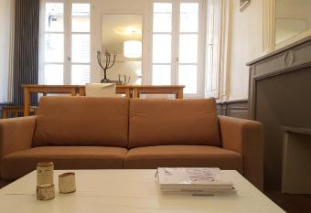 La Maison bleue, un emplacement de choix    Rodez allows 18 year olds to book a room