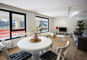 Royalty, vivienda tur  stica allows 18 year olds to book a room