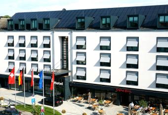 Hotel Schweizer Hof allows 18 year olds to book a room