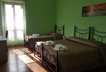 Pisicchio Rooms has Balcony rooms