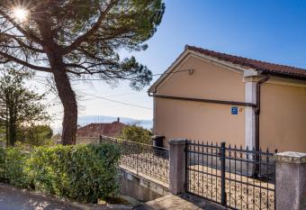 Apartment Karmen has Balcony rooms