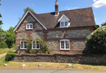 Lane End Cottage has Balcony rooms
