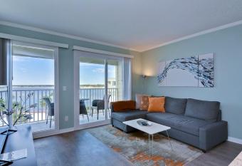 412-Amazing Views, Waterfront, Wifi, Pool, Close To Bucs Stadium has Balcony rooms