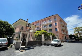 Diano Marina - Garofani has Balcony rooms