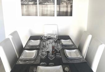 Beautiful 3 bedroom flat 8-9 persons has Balcony rooms