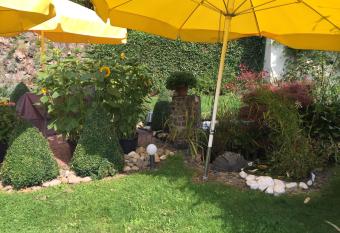 pension24 Kassel allows 18 year olds to book a room