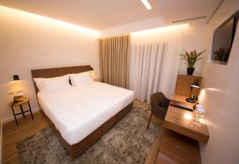 Hotel Theatro- City Center allows 18 year olds to book a room