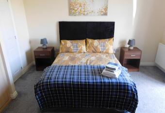 Double room with ensuite, tea & coffee, Falkirk, Scotland allows 18 year olds to book a room