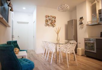 Jazmin 6 ( whole apartment ) has rooms with a private hot tub