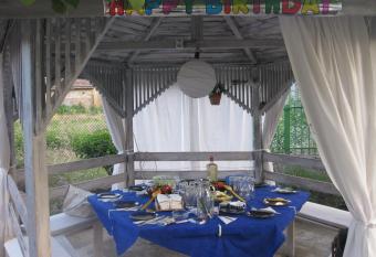 Rosi Guest House allows 18 year olds to book a room