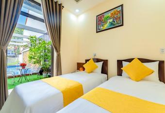 Green Hill Hotel has Balcony rooms