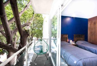 Comfy Apartment with Private Balcony & Natural Light - Xola has Balcony rooms
