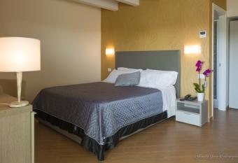 Porto Di Claudio has Balcony rooms