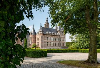 Kasteel van Ordingen allows 18 year olds to book a room