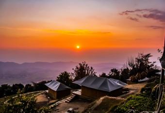 CBB - Camp Bir Billing has Balcony rooms