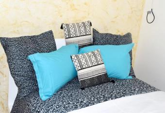 Studio avec vue sur la ville balcon et wifi a Baie Mahault has Balcony rooms