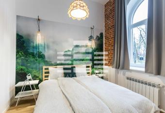 Boat City Aparts - Dworzec     d   Fabryczna allows 18 year olds to book a room