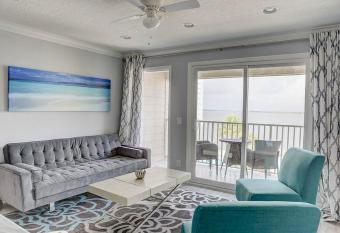 410-Gorgeous Views, Waterfront, Wifi, Pool And Close To Bucs Stadium has Balcony rooms