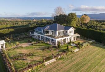 RIDGETON allows 18 year olds to book a room