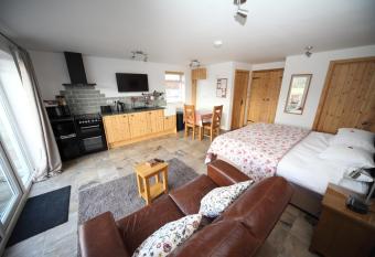 Lynton Lodge Studios allows 18 year olds to book a room