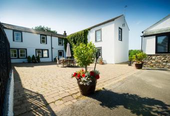 Graysonside allows 18 year olds to book a room