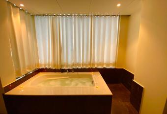 Ace Iconic has rooms with a private hot tub