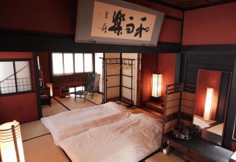                                       Kabukiya has rooms with a private hot tub