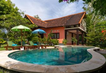 Rose Valley Villa has Balcony rooms