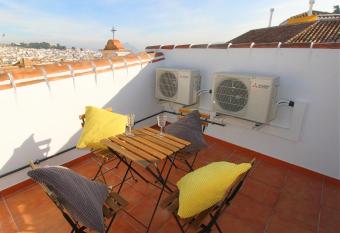 Casa Puerta de la Alcazaba Antequera allows 18 year olds to book a room