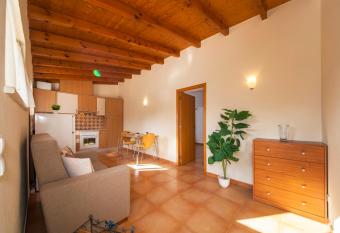 A14 - Cozy Torraltinha Apartment has Balcony rooms