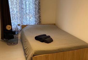 Studio moderne    Champigny sur Marne allows 18 year olds to book a room