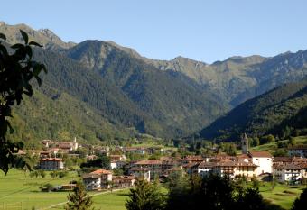 Ca  Alice, Ledro Rural Holiday has Balcony rooms