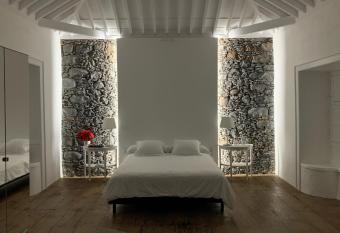 Casa Emblem  tica Don Gabriel allows 18 year olds to book a room