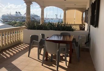 Maison Saint-Pierre2 has Balcony rooms