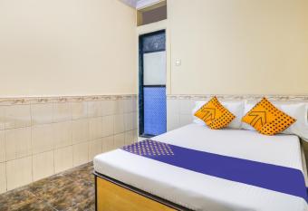 SPOT ON 66527 Pallavi Lodge allows 18 year olds to book a room