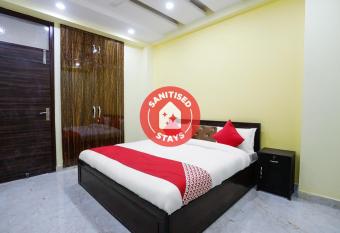 OYO Flagship 65547 Hotel The Geetika Palace allows 18 year olds to book a room