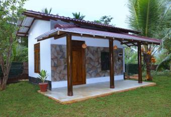 Dew Safari Cottage has Smoking/Balcony rooms