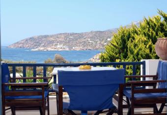 Fassolou has Balcony rooms