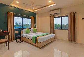 Treebo Trend Tulip Comfort allows 18 year olds to book a room