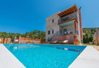 Dreamland Villas has Balcony rooms