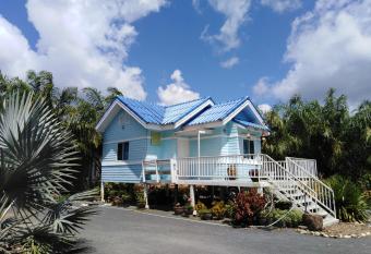 Krasom Homestay has Balcony rooms