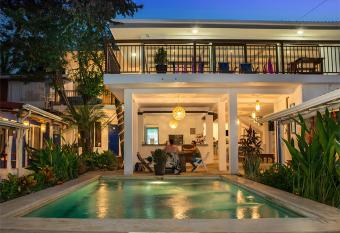 Hostel La Botella de Leche - Tamarindo has Balcony rooms