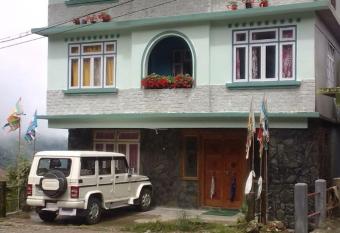 RAVANGLA, HOTEL HAPPY HOME has Balcony rooms