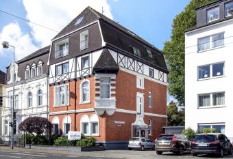 Hotel Friederike allows 18 year olds to book a room