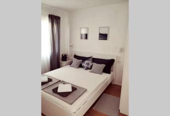 Apartman hi! allows 18 year olds to book a room