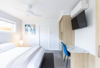 NRMA Phillip Island Beachfront Holiday Park allows 18 year olds to book a room