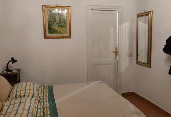 Il Cortile del Castello allows 18 year olds to book a room