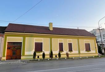 PB Apartman sa vrtom has Balcony rooms