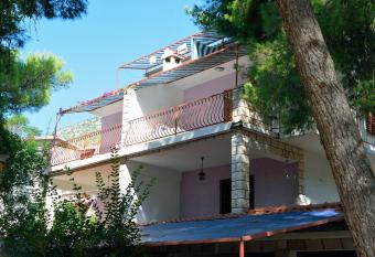 Apartments by the sea Ivan Dolac, Hvar - 18100 has Smoking/Balcony rooms