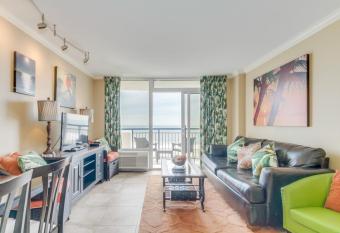 Oceanfront Condo w Balcony minutes walk to the beach has Balcony rooms